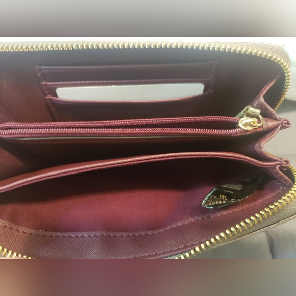 Gold Fossil Wallet - Picture 11 of 12